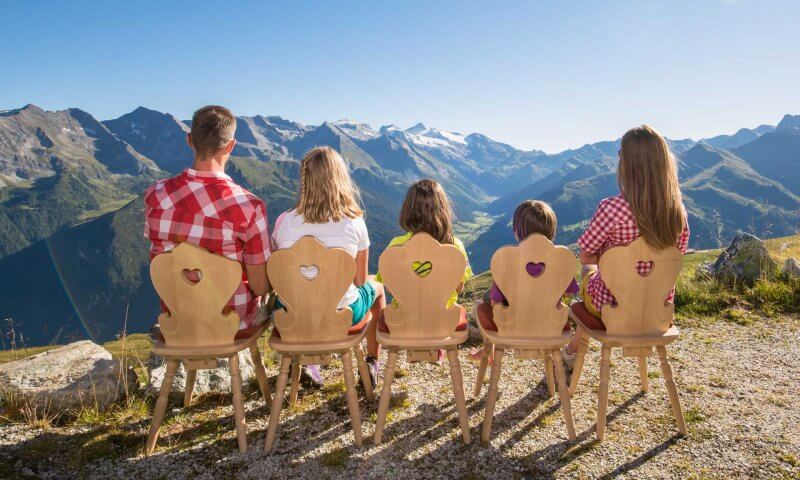 Familie im Bergkino Tux